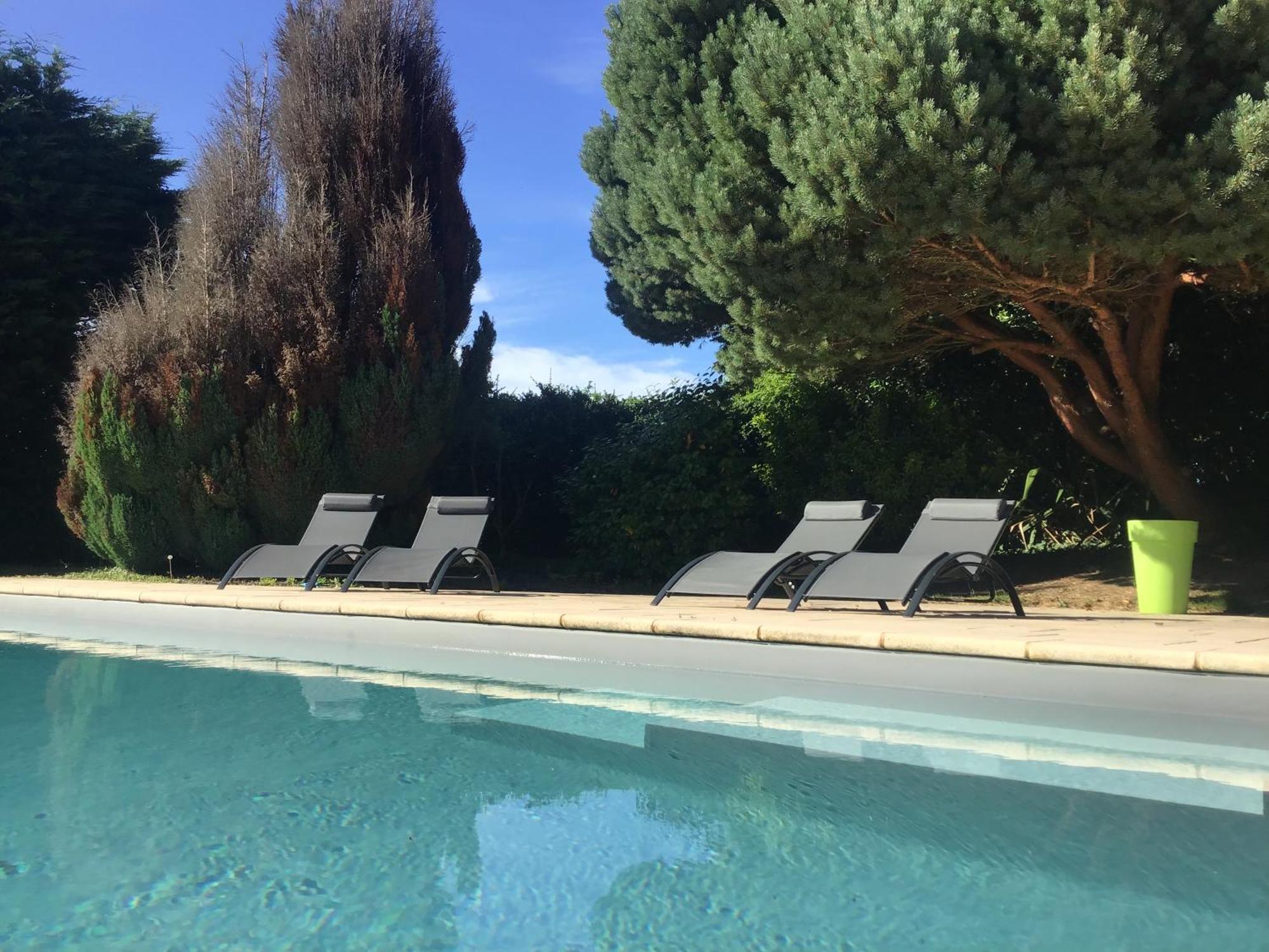 Maison Cosy Avec Exterieur Et Piscine Partagee Mespaul エクステリア 写真